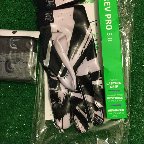 NEW CUTTERS REV PRO 3.0 WR FOOTBALL GLOVES XL - Picture 3 of 5